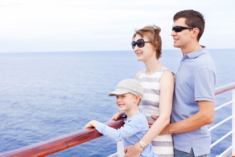 Family cruising on autism friendly family vacation